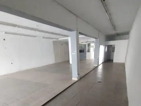 Local comercial. Galpón