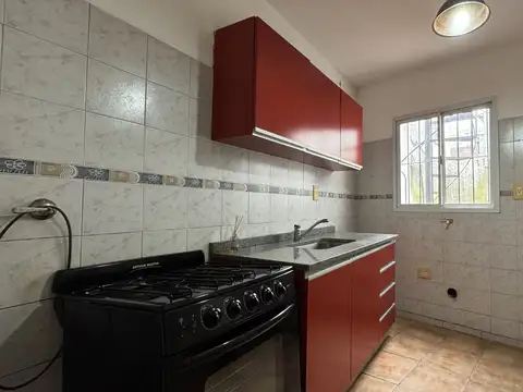 Depto Tipo Casa en Alquiler en Abasto, $ 580.000