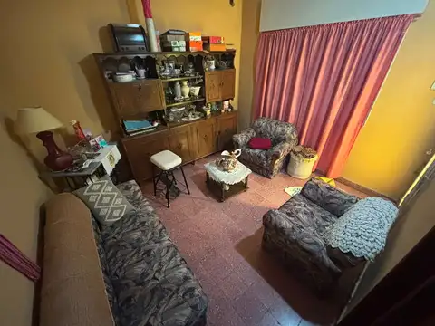 Casa 6 ambientes con 2 baños