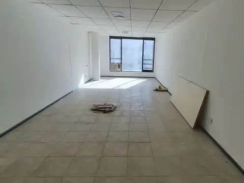 ALQUILER OFICINA CENTRO 40 M SOBRE AV COLON