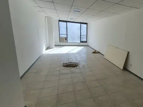 ALQUILER OFICINA CENTRO 40 M SOBRE AV COLON