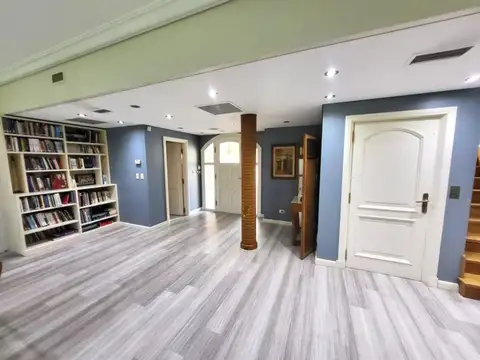 Casa en Venta con 4 cocheras