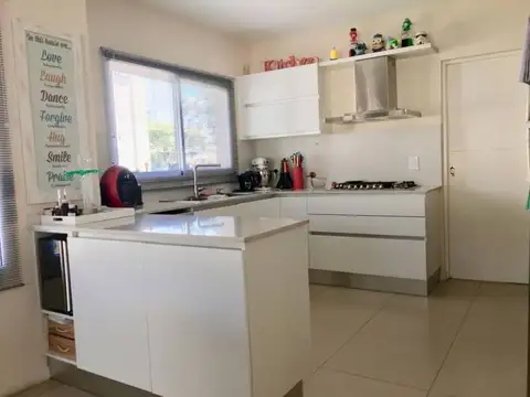 CASA 6 AMBIENTES LOS LAGOS NORDELTA. contacto 