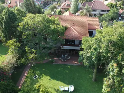Casa en Venta con 4 cocheras