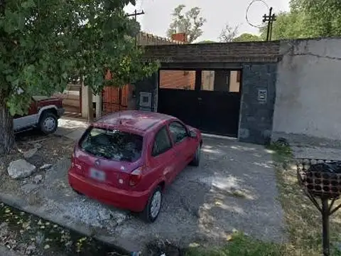 Terreno interno con construcción a demoler en venta, Barrio Hipódromo, La Plata