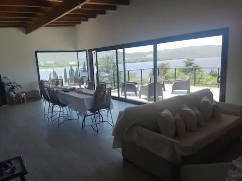 Casa en Venta con 3 cocheras