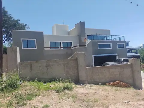 Casa 4 ambientes con 3 baños