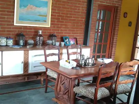 Casa 6 ambientes con 2 baños