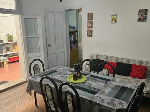 2 Departamentos en Block - 211m - 77m Cubiertos - 4 Dormitorios - No Paga Expensas