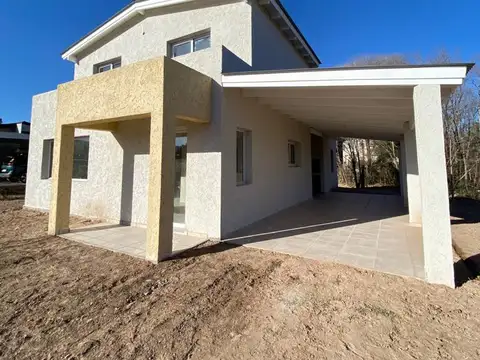 Hermosa propiedad a estrenar! B° Champaqui Golf. Cod 1304