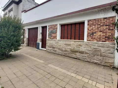 Casas en venta - 5 dormitorios 4 baños - Cocheras - Necochea