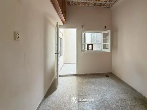 VENTA - Casa de pasillo de 4 dormitorios con patio  - Barrio Arroyito, Rosario.