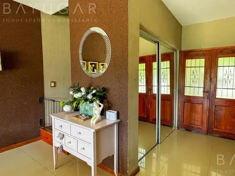 Casa en Alquiler con 4 cocheras