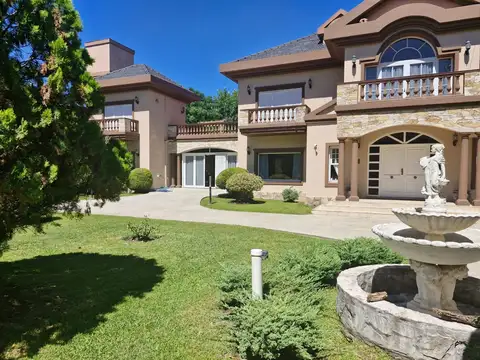 ESPECTACULAR CASA EN PARQUE LAS NACIONES.