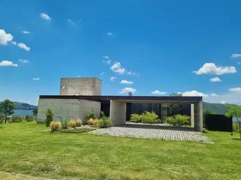Exclusiva Casa en venta frente a Lago Los Molinos
