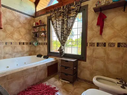 Casa 5 ambientes con 2 baños