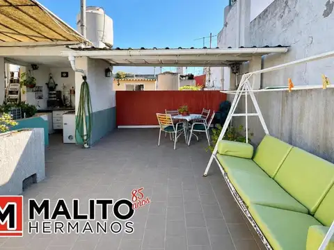 HERMOSA CASA CON PATIO Y TERRAZA