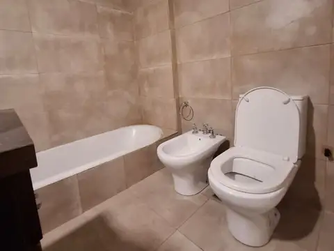 Depto Tipo Casa 5 ambientes con 2 baños