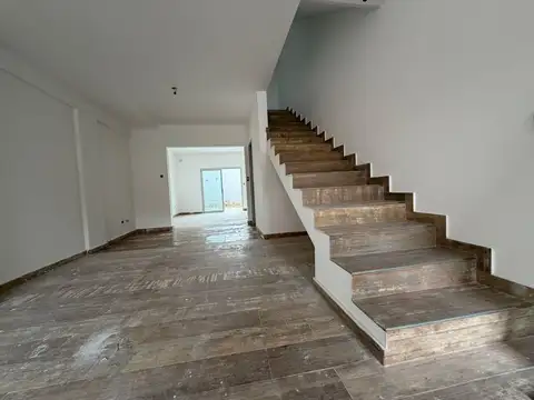 Casa 5 ambientes con 3 baños
