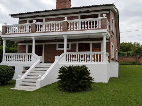 VENTA CASA 3 DORM CON PILETA EN VILLA LOS AROMOS