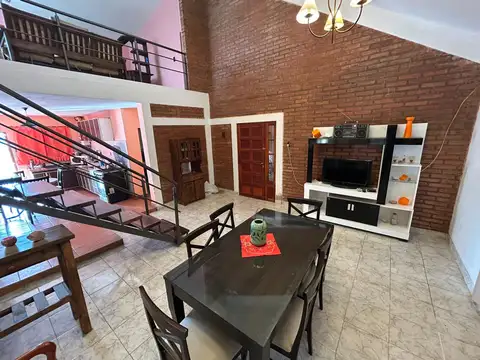 VENTA CASA 3 DORM CON PILETA EN VILLA LOS AROMOS