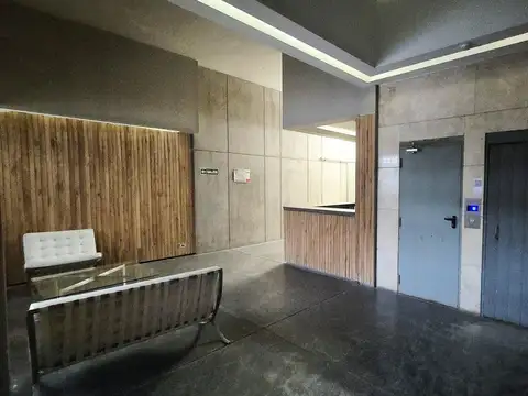 Oficina en Alquiler con 3 cocheras