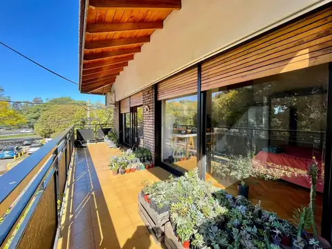 Casa en Venta en Barrio Parque, USD 350.000