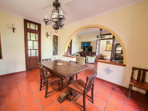 Casa en Venta en Alberdi, USD 399.000
