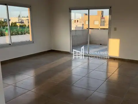 Casa en venta de 4 dormitorios c/ cochera en Loma Verde
