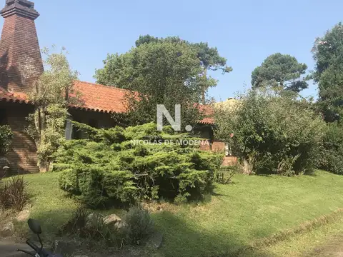 Vende comoda casa de 3 dormitorios, cerca del mar en Brava, Punta del Este.