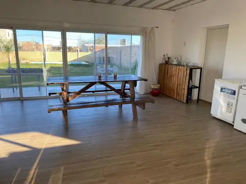 Casa 5 ambientes con 2 baños
