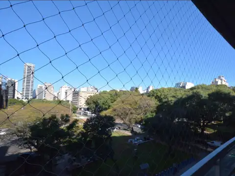 Departamento con vista verde- Balcon aterrazado-