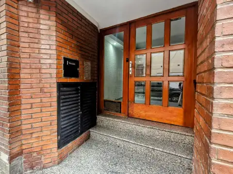 VENTA DEPARTAMENTO 2 AMBIENTES CON COCHERA EN CID CAMPEADOR CABALLITO