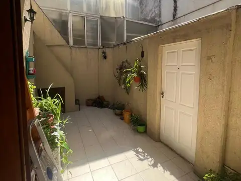 Depto Tipo Casa en Venta en Villa del Parque, USD 140.000