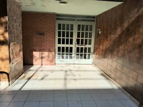 VENTA-PERMUTA-FLORES dpto 3 amb, patio. Lafuente 1520