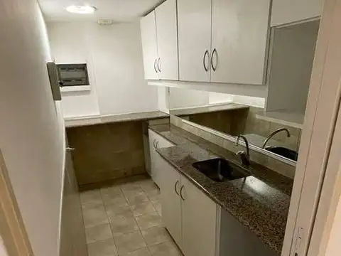 Oficina 7 ambientes con 4 baños