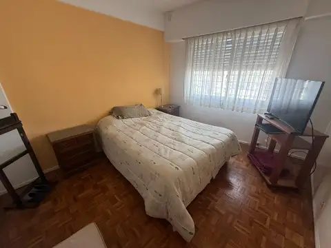 SEMIPISO 3 AMBIENTES CON DEPENDENCIA - AL FRENTE CON BALCÓN - TODO LUZ Y SOL!