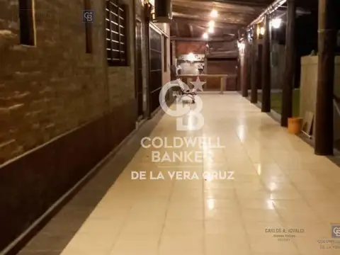 Casa 9 ambientes con 2 baños