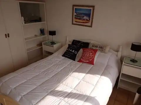Alquiler por 12 meses departamento 1 ambiente Miramar. Edificio Playa II