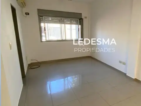 ALQUILER MONOAMBIENTE CON PATIO Y COCHERA
