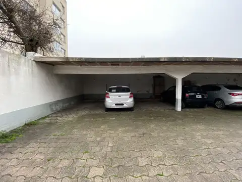 COCHERA EN VENTA CON PORTÓN AUTOMÁTICO, ZONA GÜEMES / PASEO ALDREY