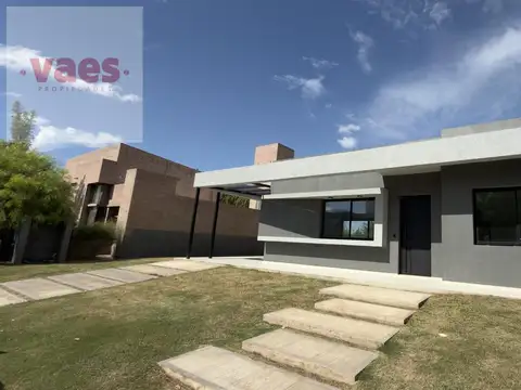 VENTA – Casa de 3 dormitorios con galería y asador en Las Cañitas, Malagueño