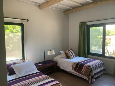 Casa en Venta con 4 cocheras