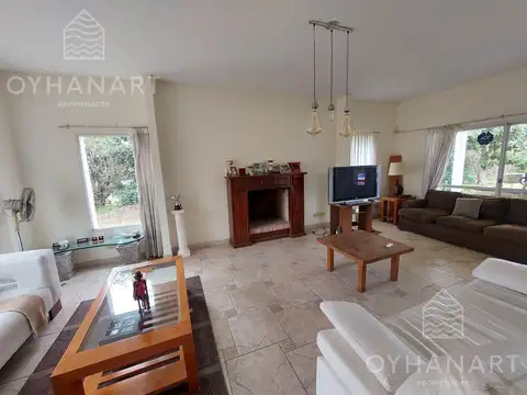 Casa sobre 4 lotes en Nautico Escobar