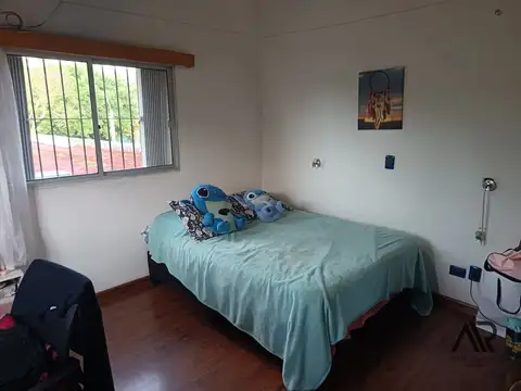 Casa en venta c/ cochera en Jardin Pinares