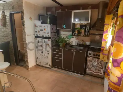 VENTA  - TRIPLEX  4  AMBIENTES CON  COCHERA CUBIERTA - SAN JUSTO
