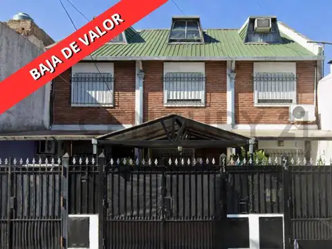 VENTA  - TRIPLEX  4  AMBIENTES CON  COCHERA CUBIERTA - SAN JUSTO