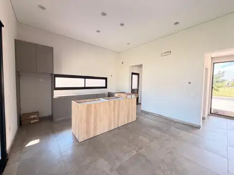 Casa en Venta con 6 cocheras