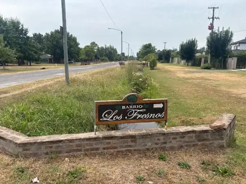 Hermoso lote con luz, agua y asfalto
