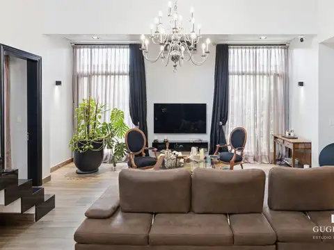 Casa en Venta con 2 cocheras